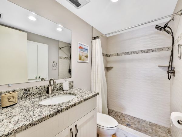 Charming Vacation Condo in Longboat Key Partial Gulf Views