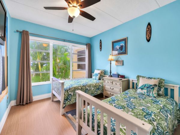 Charming Vacation Condo in Longboat Key Partial Gulf Views