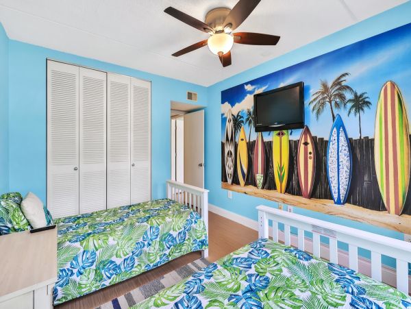 Charming Vacation Condo in Longboat Key Partial Gulf Views
