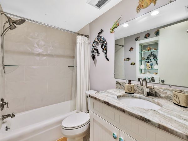 Charming Vacation Condo in Longboat Key Partial Gulf Views