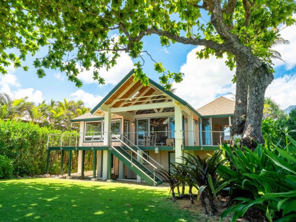 Beachfront Stunning Vacation Home in Kapaa Ocean Views