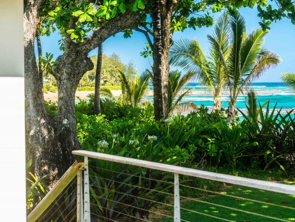 Beachfront Stunning Vacation Home in Kapaa Ocean Views