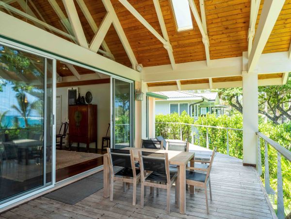Beachfront Stunning Vacation Home in Kapaa Ocean Views
