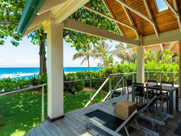 Beachfront Stunning Vacation Home in Kapaa Ocean Views