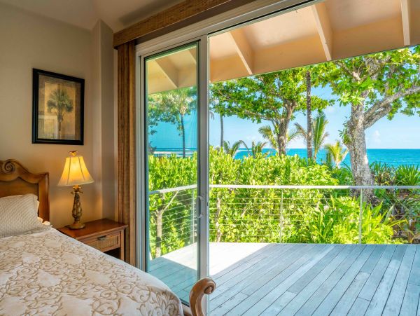 Beachfront Stunning Vacation Home in Kapaa Ocean Views