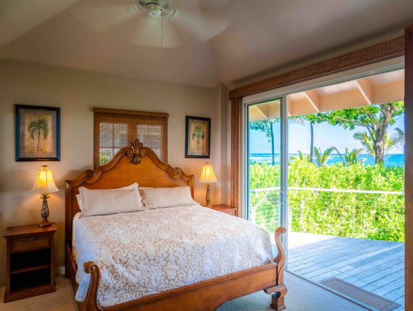 Beachfront Stunning Vacation Home in Kapaa Ocean Views