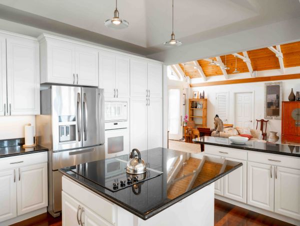 Beachfront Stunning Vacation Home in Kapaa Ocean Views