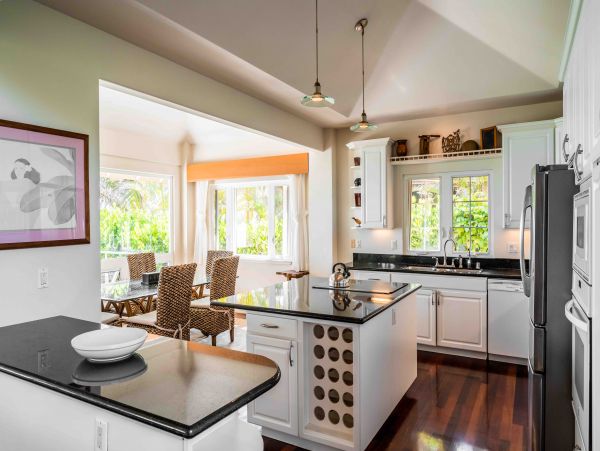 Beachfront Stunning Vacation Home in Kapaa Ocean Views