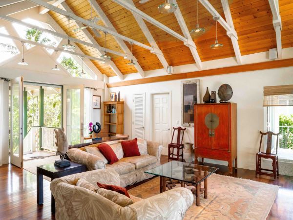 Beachfront Stunning Vacation Home in Kapaa Ocean Views