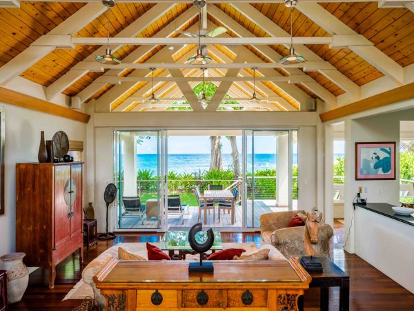 Beachfront Stunning Vacation Home in Kapaa Ocean Views