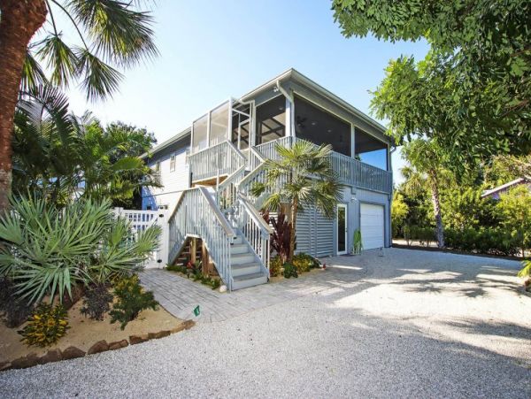 Charming Vacation Home in Captiva with Heated Pool Sleeps 10