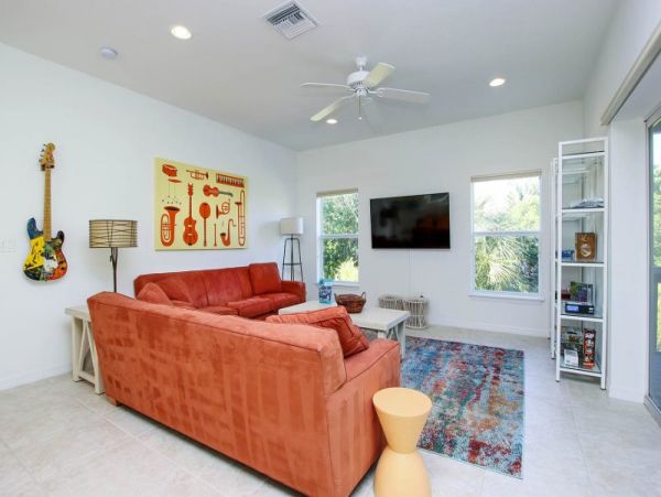 Charming Vacation Home in Captiva with Heated Pool Sleeps 10