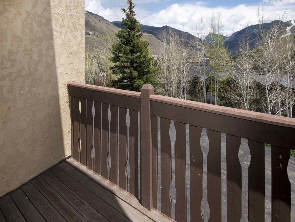Three Bedroom + Den Townhome Hot Tub & Mountain Views