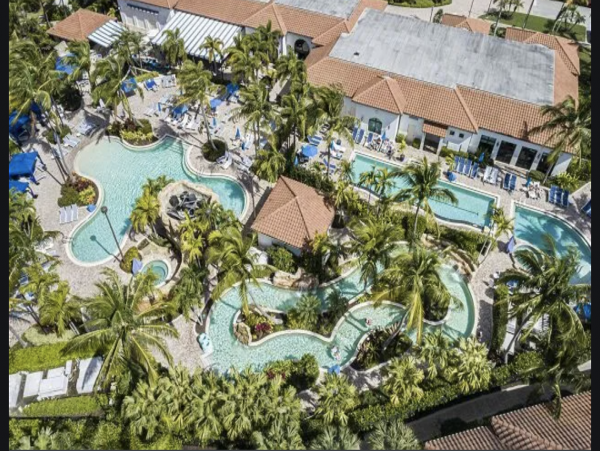 Olde Naples Luxury Vacation 2 Bedroom Condo, Walk To Beach!