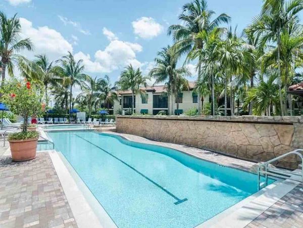 Olde Naples Luxury Vacation 2 Bedroom Condo, Walk To Beach!