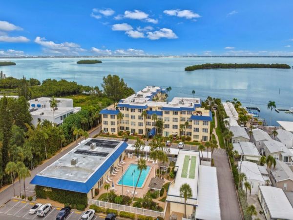 Gorgeous 1 Bedroom Vacation Condo in Longboat Key