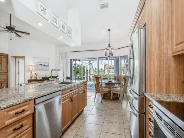 Cape Coral Canal Front Vacation Pool Home 6 Guests