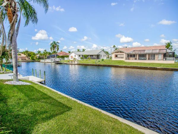 Cape Coral Canal Front Vacation Pool Home 6 Guests