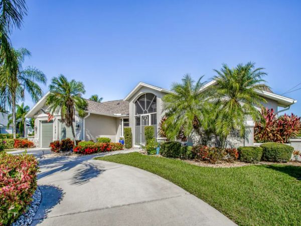 Cape Coral Canal Front Vacation Pool Home 6 Guests