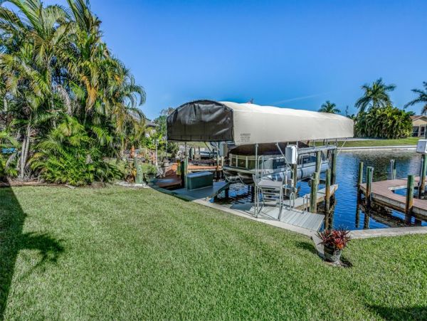 Cape Coral Vacation Home Three Bedrooms With Pool Sleeps 6