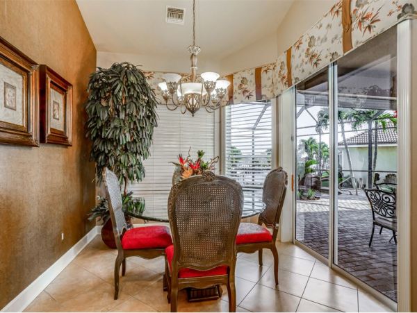 Cape Coral Vacation Home Three Bedrooms With Pool Sleeps 6
