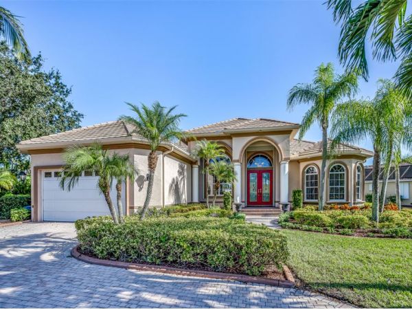 Cape Coral Vacation Home Three Bedrooms With Pool Sleeps 6