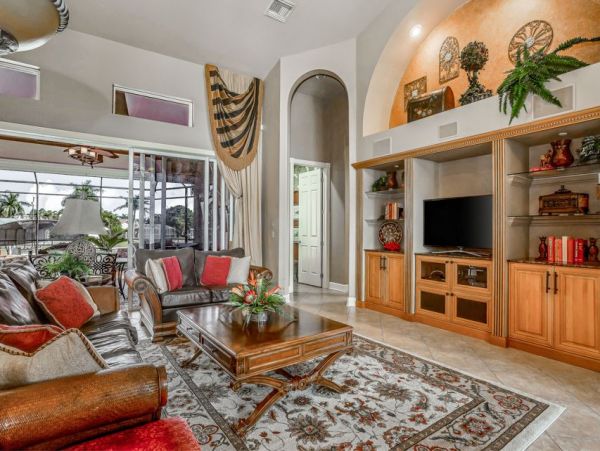 Cape Coral Vacation Home Three Bedrooms With Pool Sleeps 6