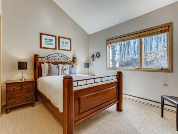 East Vail Golf Course Townhome 5 min walk to Shuttle stop