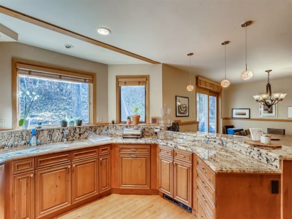 East Vail Golf Course Townhome 5 min walk to Shuttle stop
