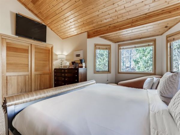 East Vail Golf Course Townhome 5 min walk to Shuttle stop