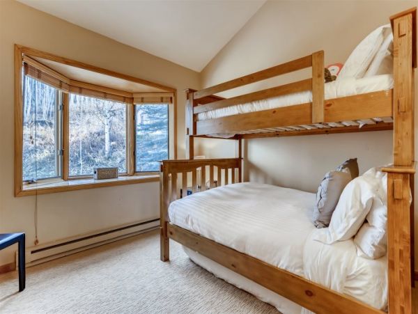 East Vail Golf Course Townhome 5 min walk to Shuttle stop