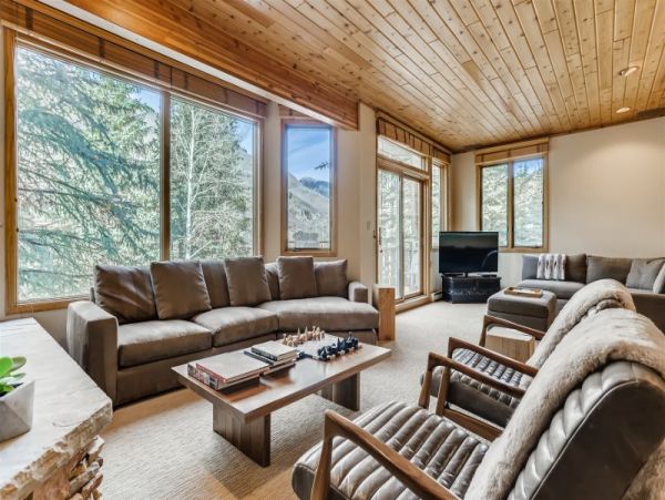 East Vail Golf Course Townhome 5 min walk to Shuttle stop