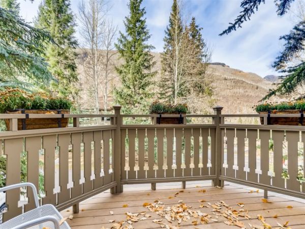 East Vail Golf Course Townhome 5 min walk to Shuttle stop