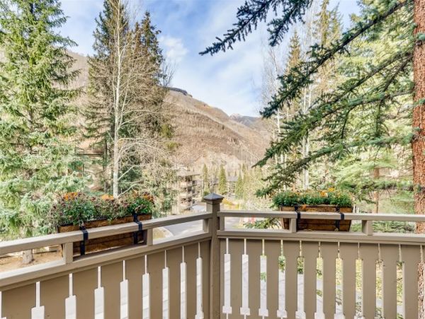East Vail Golf Course Townhome 5 min walk to Shuttle stop