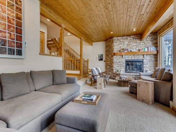 East Vail Golf Course Townhome 5 min walk to Shuttle stop