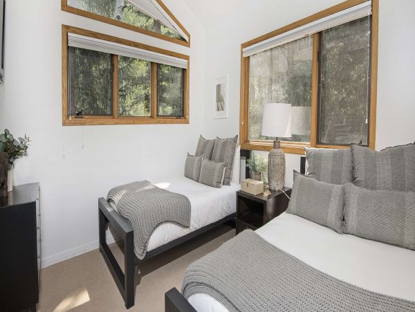East Vail Golf Course Townhome 5 min walk to shuttle