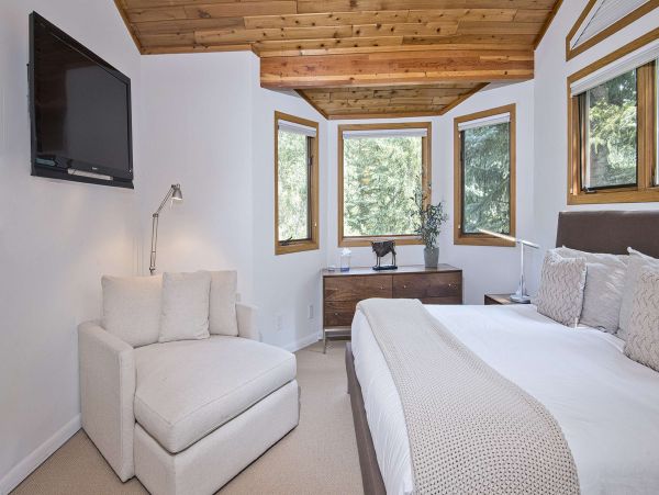 East Vail Golf Course Townhome 5 min walk to shuttle