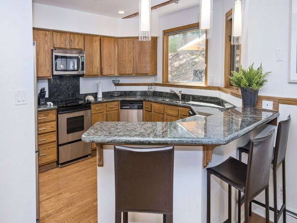East Vail Golf Course Townhome 5 min walk to shuttle