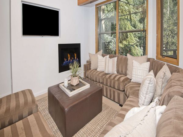 East Vail Golf Course Townhome 5 min walk to shuttle