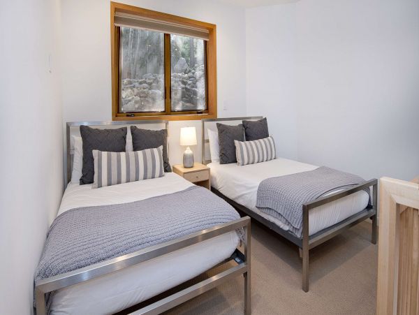 East Vail Golf Course Townhome 5 min walk to shuttle