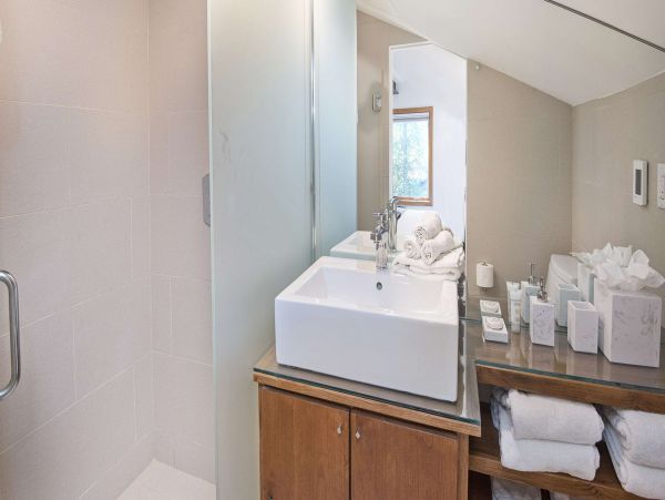 East Vail Golf Course Townhome 5 min walk to shuttle