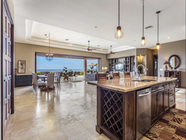 Ocean View 5 bedroom Indoor/Outdoor Living- Ocean View NEW ARRIVAL