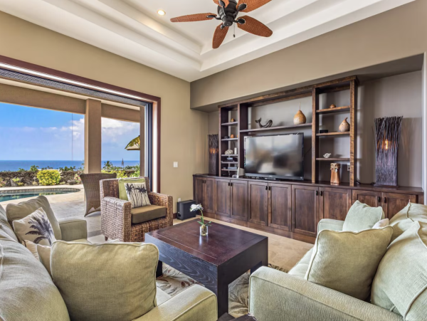 Ocean View 5 bedroom Indoor/Outdoor Living- Ocean View NEW ARRIVAL