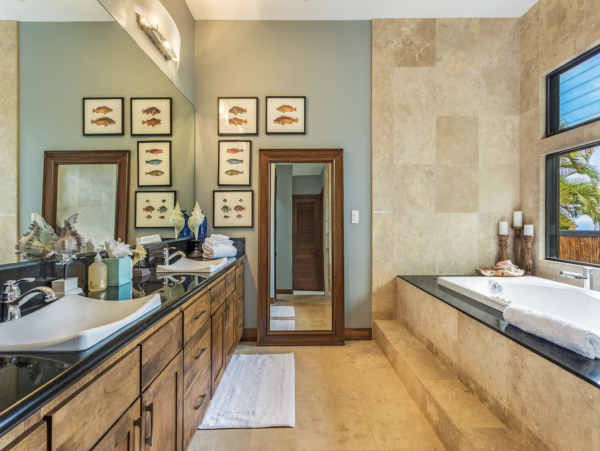 Ocean View 5 bedroom Indoor/Outdoor Living- Ocean View NEW ARRIVAL