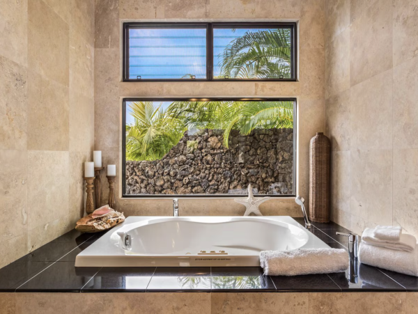 Ocean View 5 bedroom Indoor/Outdoor Living- Ocean View NEW ARRIVAL