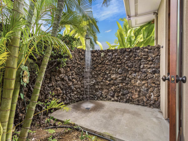 Ocean View 5 bedroom Indoor/Outdoor Living- Ocean View NEW ARRIVAL