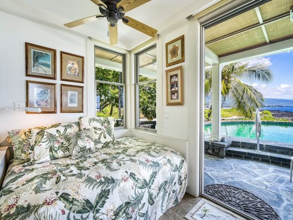 Beautiful Hawaiian Oceanfront 5 bedroom Property