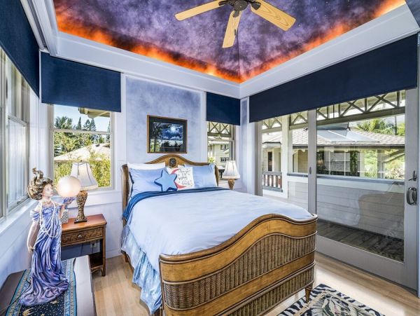 Beautiful Hawaiian Oceanfront 5 bedroom Property