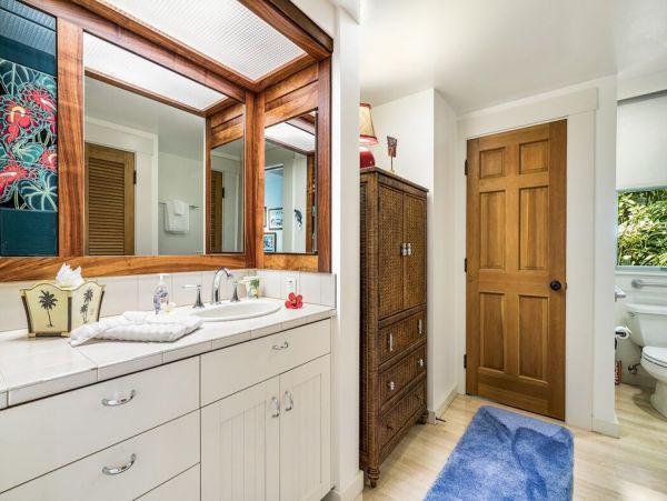 Beautiful Hawaiian Oceanfront 5 bedroom Property