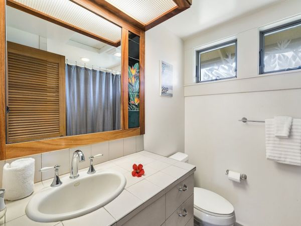 Beautiful Hawaiian Oceanfront 5 bedroom Property